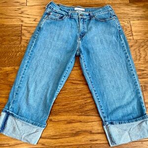 Women’s Levi's Light Blue Cropped Jeans With Cuff